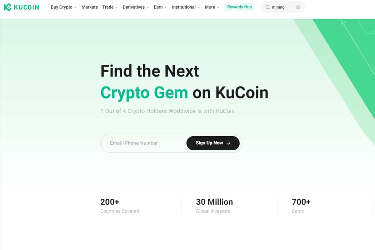 Homepage da KuCoin com menu superior e fundo gradiente em tons de verde. Seção principal exibe título 'Find the Next Crypto Gem', campo de registro e estatísticas: 200+ países, 30 milhões de investidores e 700+ moedas.