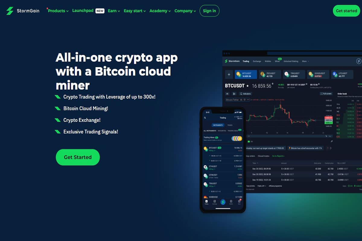 Interface da StormGain mostrando menu superior com opções em verde, título principal e recursos. À direita, screenshots da plataforma em desktop e mobile exibem gráficos de trading e cotações de criptomoedas.