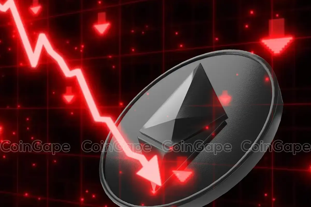 Representação gráfica de uma moeda de Ethereum com seta vermelha de queda indicando movimento de baixa no mercado.