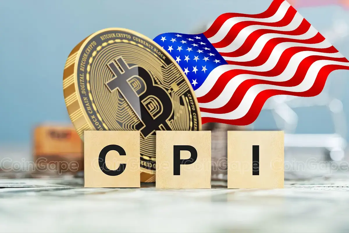 Moeda física de Bitcoin dourada ao lado de blocos com as letras CPI, com a bandeira americana ao fundo.