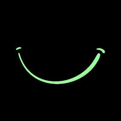 Logo-da-AI-Rig.-Linha-curva-verde-neon-formando-um-sorriso-simples-em-fundo-preto.