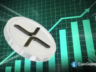 Moeda com símbolo XRP sobre um gráfico ascendente em tons de verde.