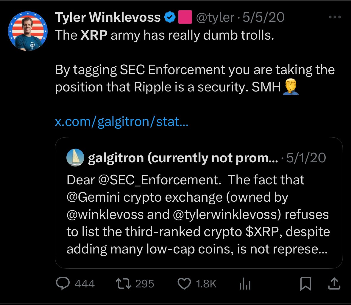 Captura de tela de um tweet de Tyler Winklevoss criticando a comunidade XRP, onde ele afirma que "a comunidade XRP tem trolls realmente ignorantes" e que marcar a SEC Enforcement sugere que Ripple é um título mobiliário.