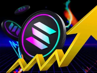 Logo do Solana com seta dourada ascendente sobre fundo de gráficos financeiros coloridos.
