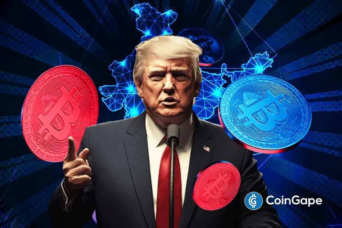 Donald Trump em coletiva de imprensa com moedas Bitcoin vermelhas e azuis flutuando ao redor em fundo tecnológico.