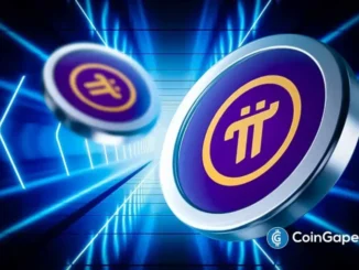 Tokens da Pi Network em ambiente digital futurista com raios de luz azuis e logotipo da CoinGape.