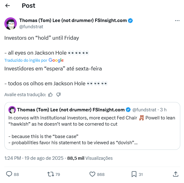 Screenshot do X mostrando publicação de Tom Lee comentando que investidores aguardam conferência de Jackson Hole do Fed.