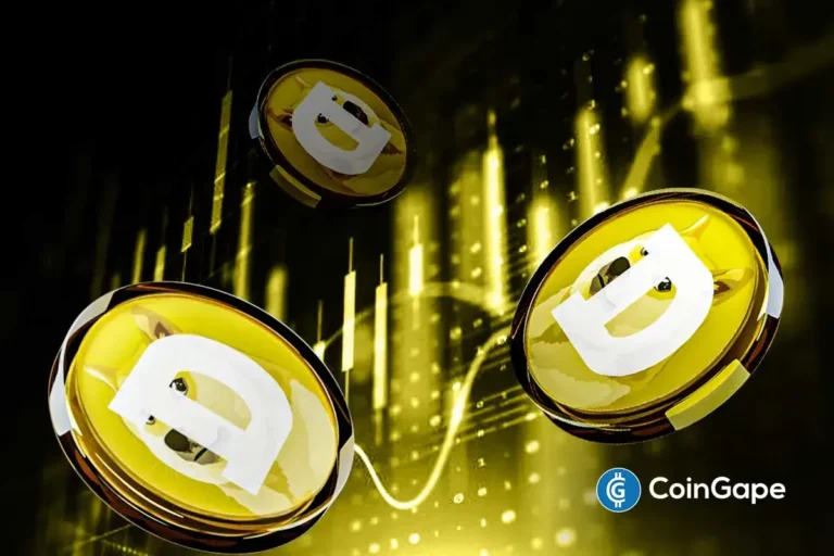 Três moedas Dogecoin com logo "D" flutuando em fundo escuro com feixes de luz dourada ao fundo.