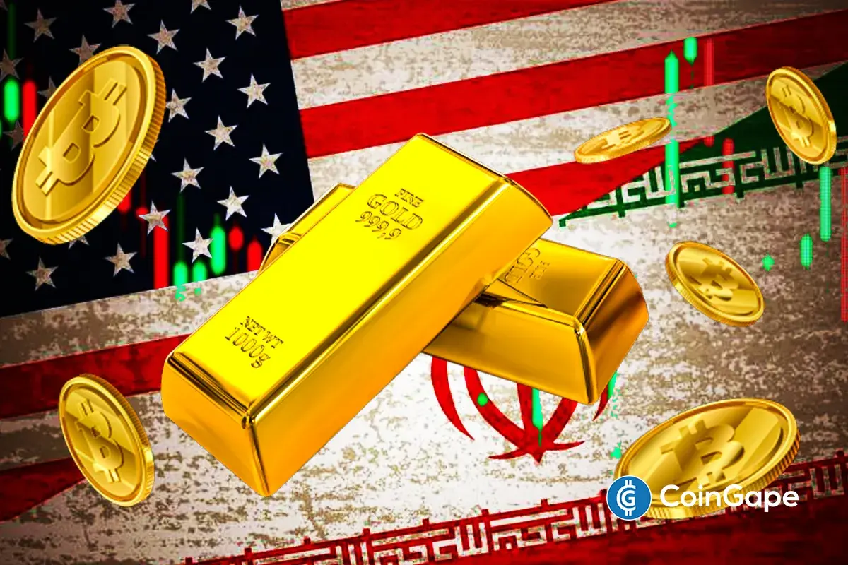 Moedas de Bitcoin e barras de ouro sobre bandeiras americana e iraniana com gráficos