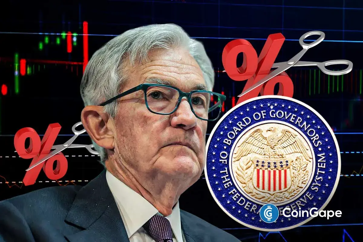 Imagem ilustrativa de Jerome Powell com símbolos de porcentagem e selo do Fed.