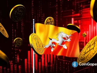 Ilustração digital mostrando moedas de Bitcoin flutuando ao redor da bandeira do Butão sobre fundo vermelho com elementos tecnológicos
