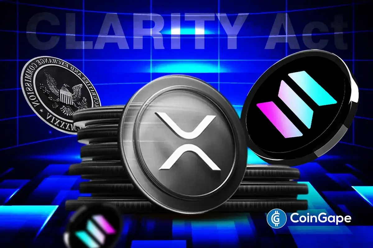 Moedas de XRP e Solana ao lado do selo da SEC com o texto CLARITY Act ao fundo.