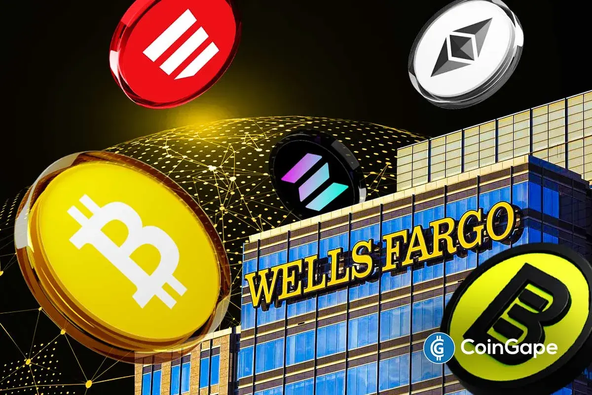 Moedas representando Bitcoin, Ethereum e Solana ao lado da fachada do prédio do Wells Fargo.