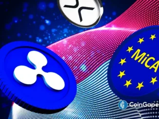 Moedas de XRP sobrepostas a um gráfico de candles e à bandeira americana.