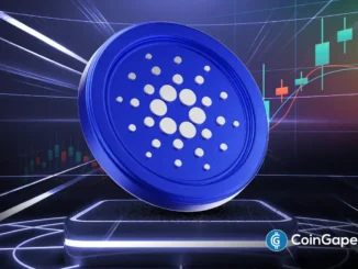 Moeda azul do Cardano (ADA) em destaque sobre fundo com gráfico de candles de criptomoedas