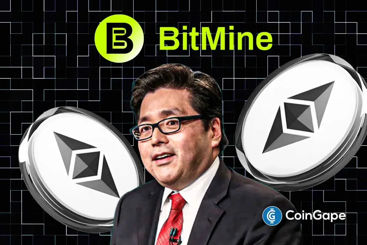 Tom Lee, presidente da BitMine, ao lado do logo da empresa e de moedas de Ethereum.