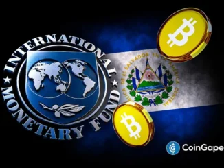 Emblema do Fundo Monetário Internacional ao lado da bandeira de El Salvador, com moedas de Bitcoin ao fundo.